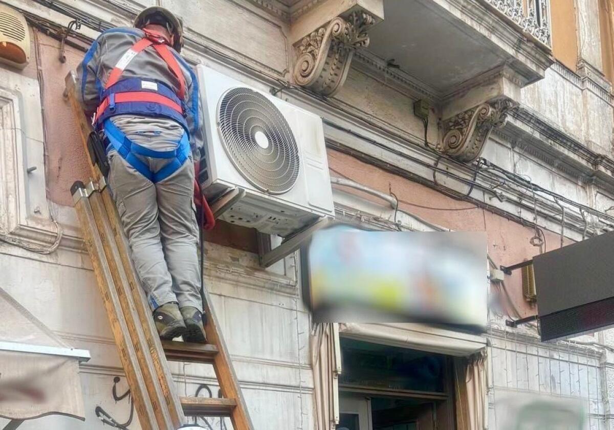 Catania, lavanderia collegata abusivamente alla rete elettrica: arrestato titolare 69enne - 