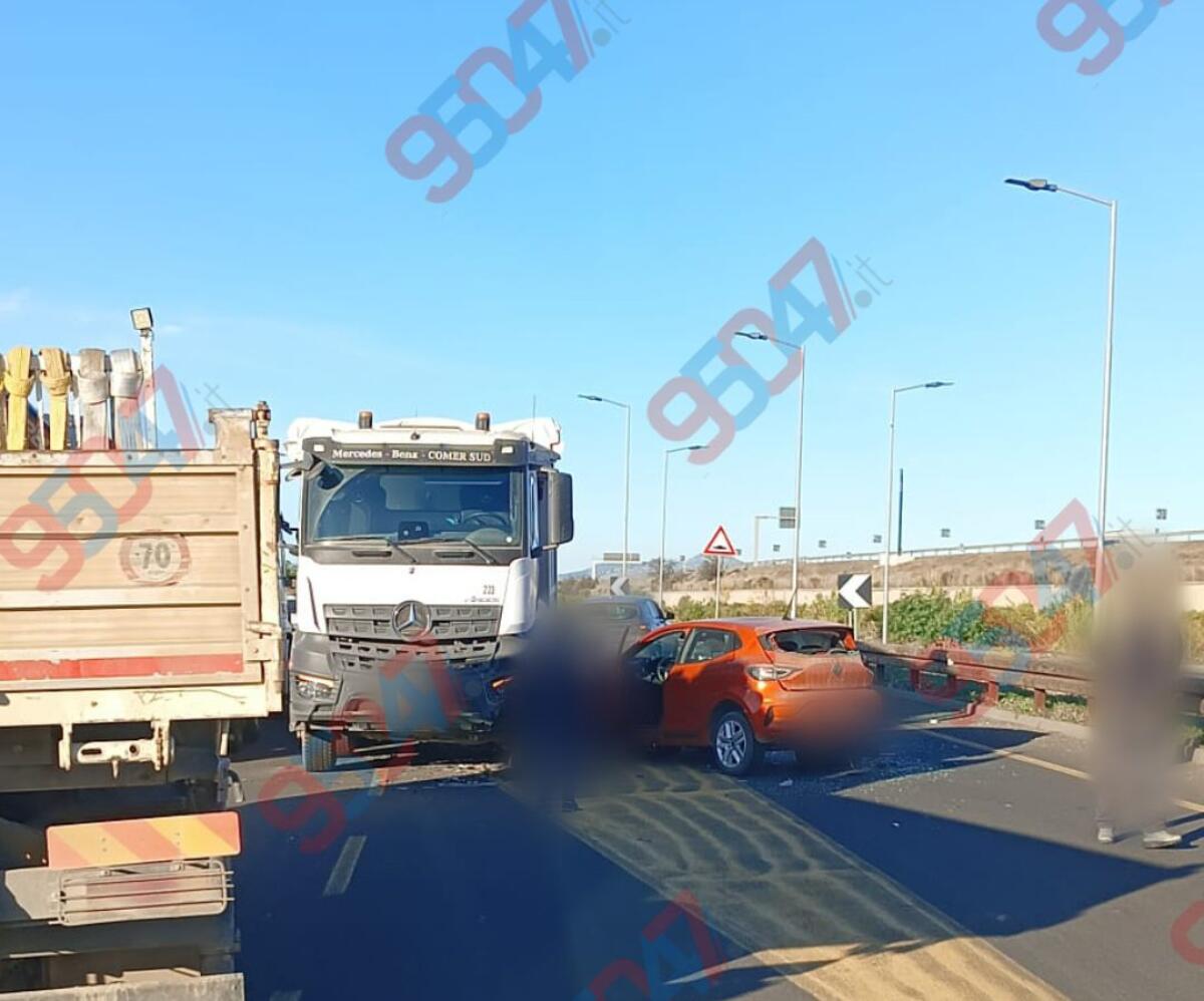 ULTIM’ORA – Violento scontro tra camion e auto sulla Statale 192 in territorio di Belpasso - 