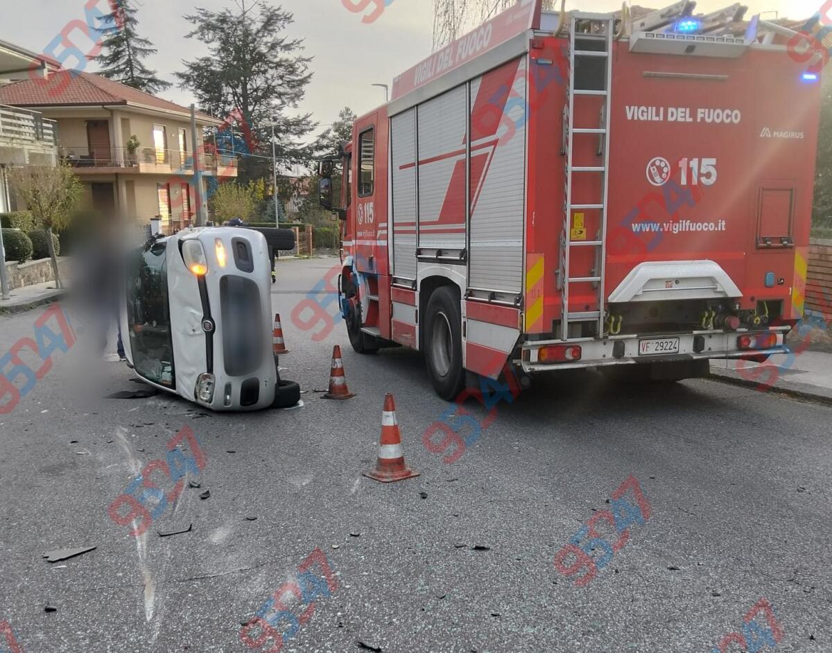 Trecastagni, scontro tra due auto in via Alcide De Gasperi: un ferito - 
