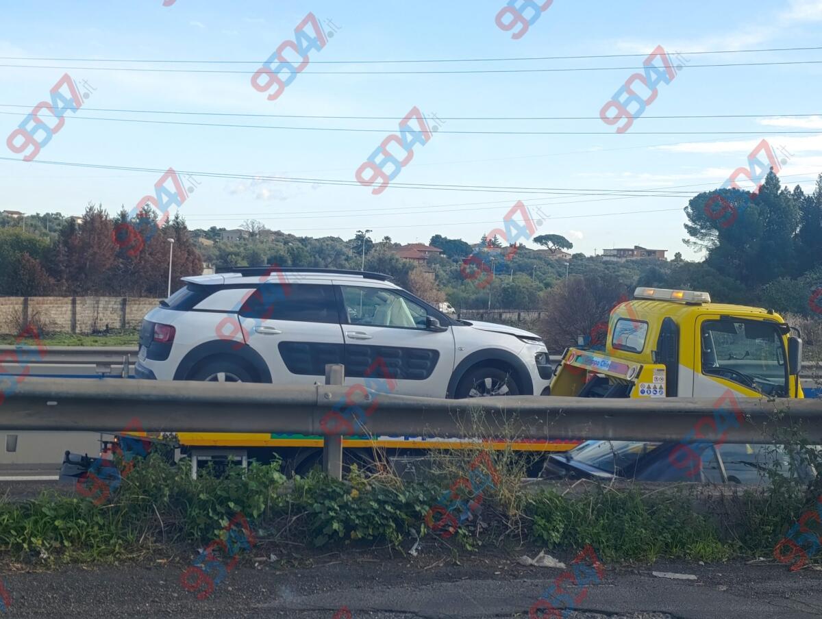SS121, Incidente vicino Piano Tavola: traffico bloccato verso Catania - 