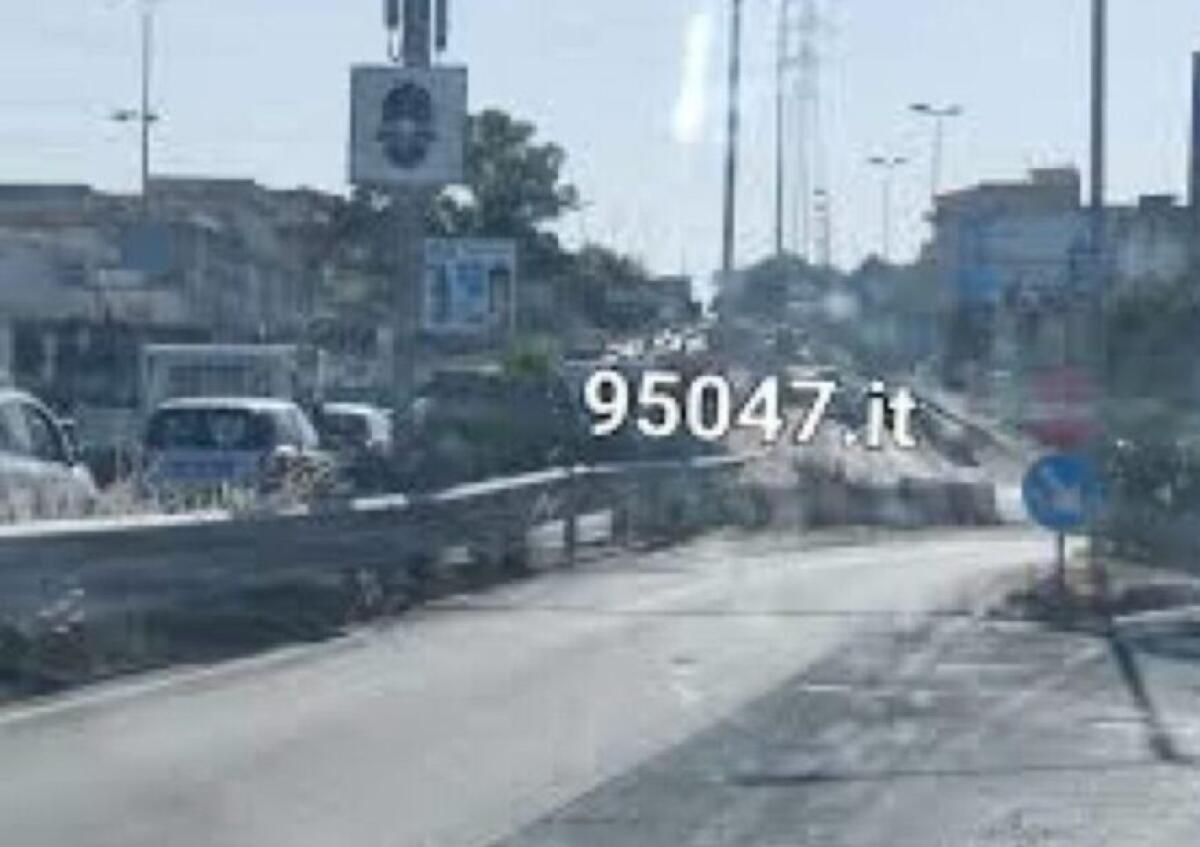 SS121, incidente poco prima dello svincolo Misterbianco Motta: soccorsi in azione e lunghe code - 