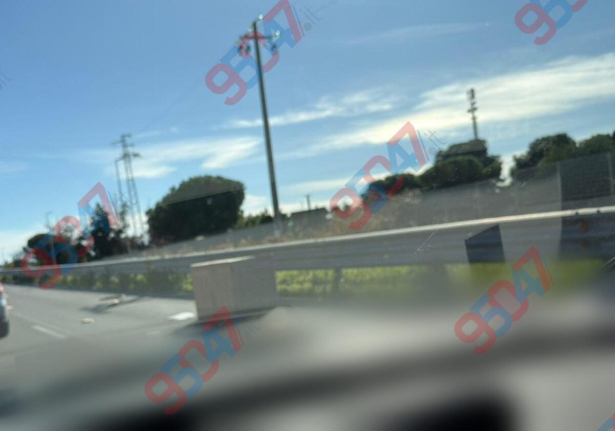 SS121, cartone in carreggiata prima dello svincolo di Motta: segnalazioni dagli utenti - 
