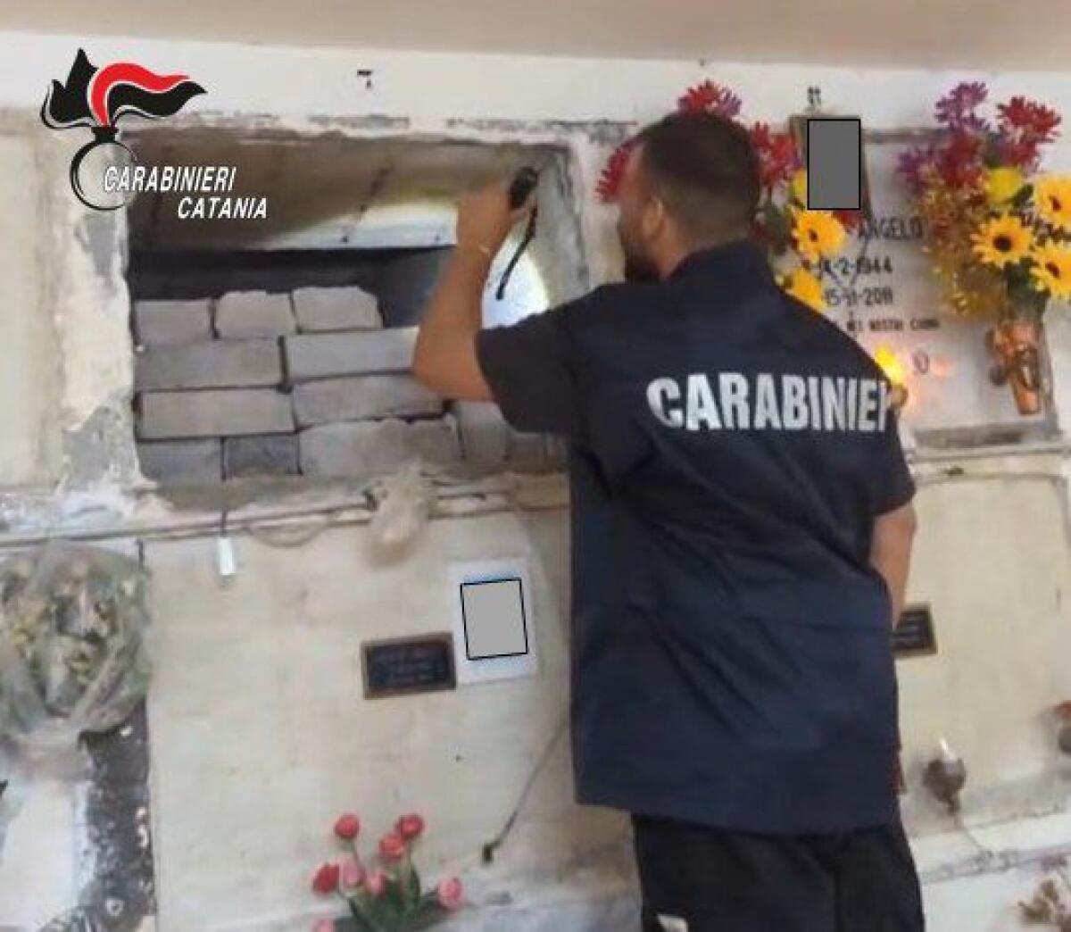 Aci Catena, scoperta shock al cimitero: teschi, ossa e rifiuti funebri accatastati - 