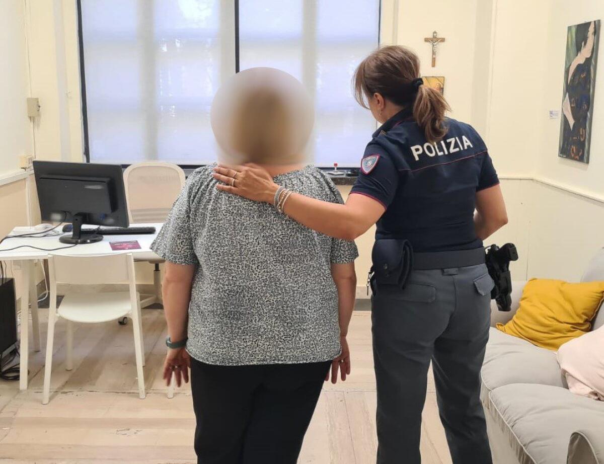 CATANIA. RUBA AI FAMILIARI PER COMPRARE LE DOSI DI DROGA. 30ENNE AGGREDISCE LA MADRE E MINACCIA DI MORTE I POLIZIOTTI: ARRESTATO - 