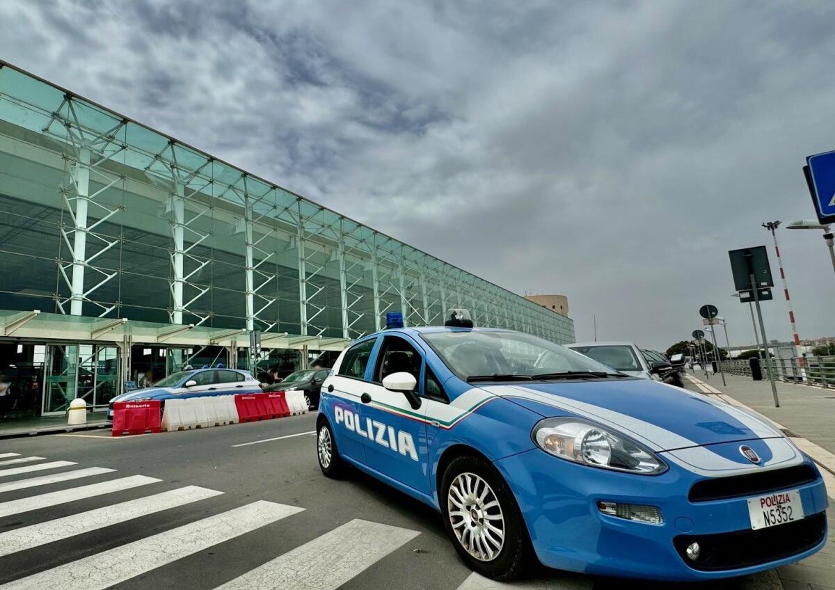 Catania, trova giubbotto con 600 euro all’aeroporto e lo consegna alla Polizia - 