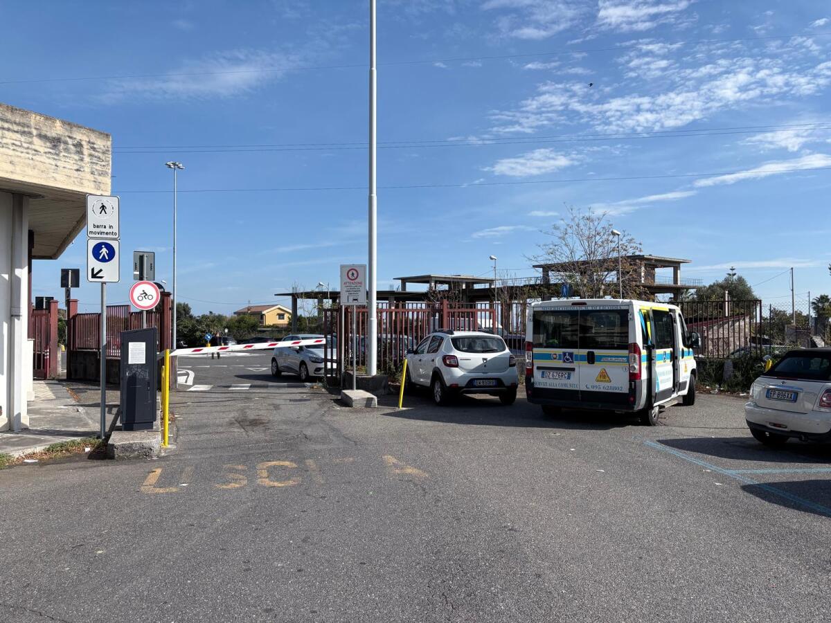 Sosta a pagamento negli ospedali: pulmino per disabili della Misericordia bloccato per oltre un’ora con paziente appena dimessa - 