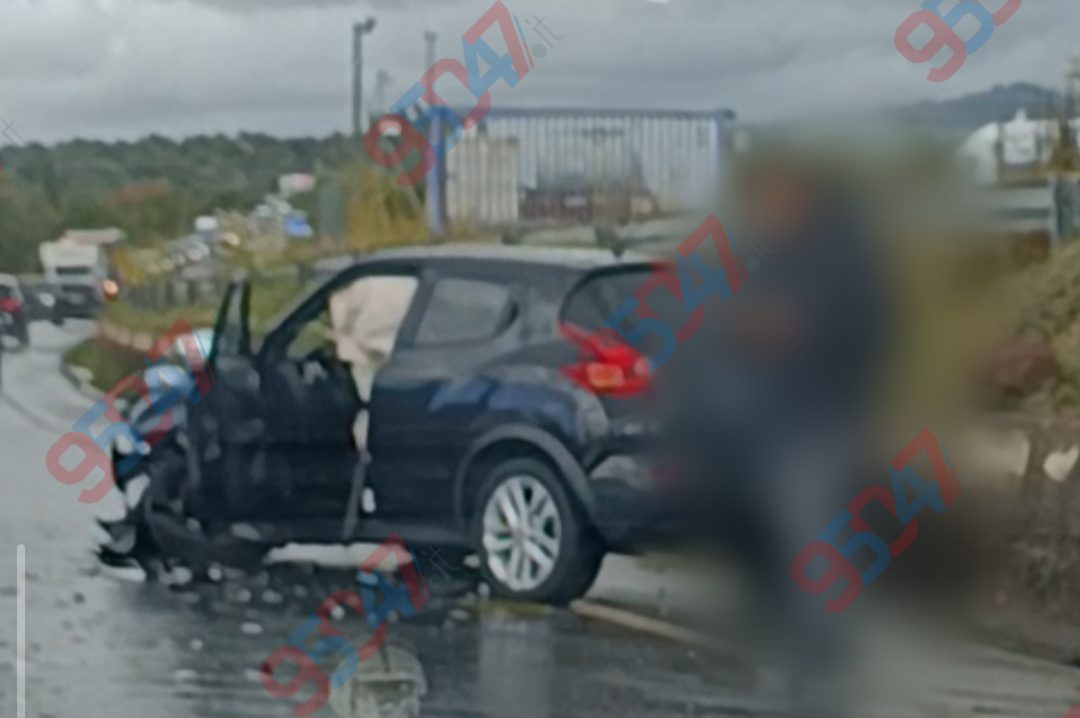 ULTIM'ORA. Scontro frontale sulla SS284 nei pressi di Santa Maria di Licodia: feriti e traffico in tilt