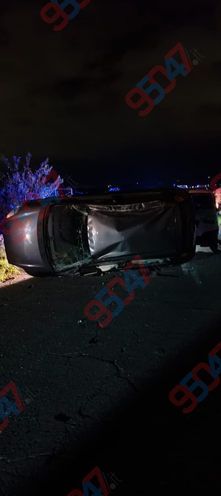 INCIDENTE SULLA PATERNO' RAGALNA AUTO SI CAPOVOLGE, SUL POSTO VIGILI DEL FUOCO E AMBULANZA