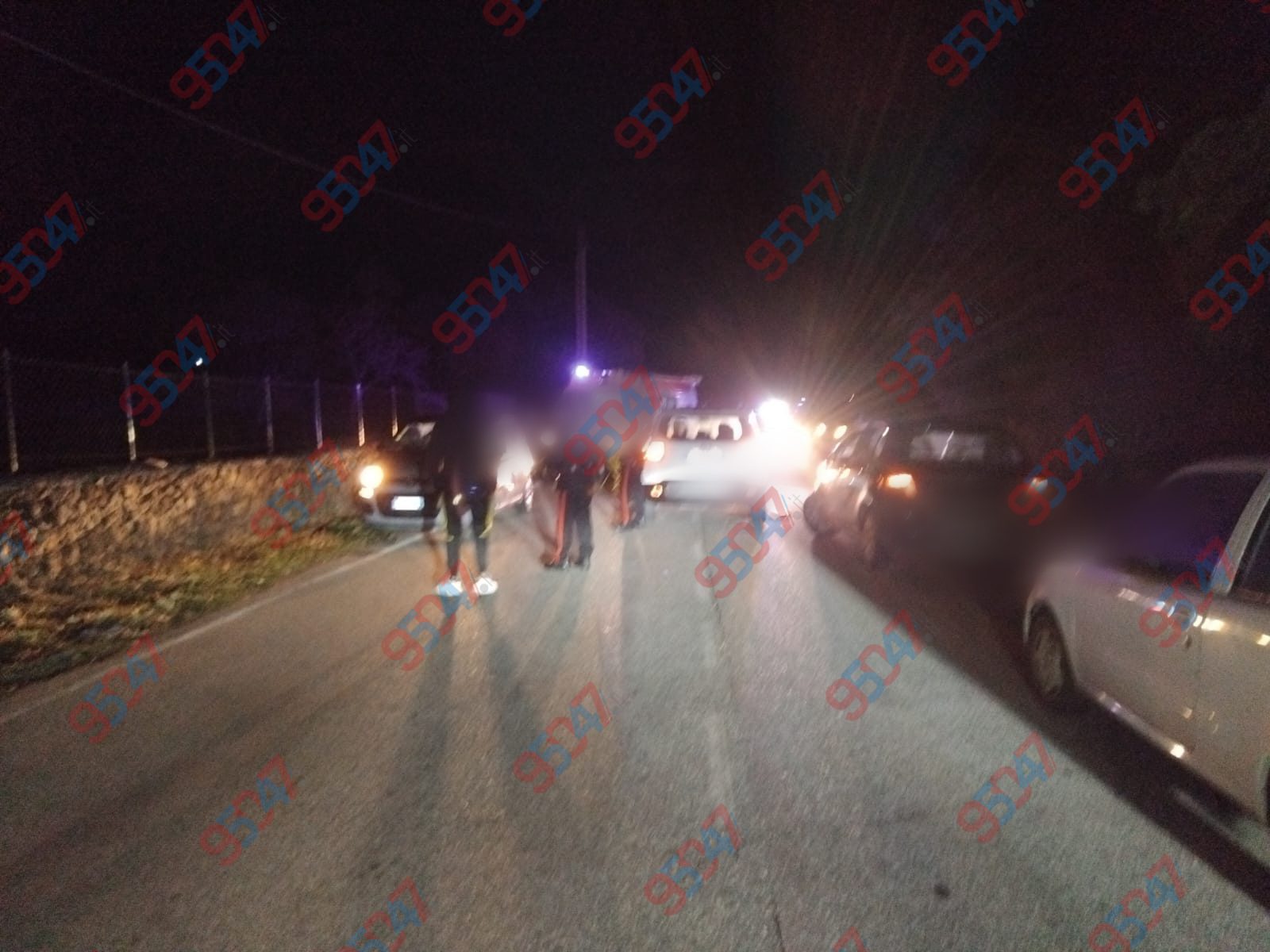 Incidente sulla SP120 a Belpasso: tre auto coinvolte, una finisce contro un muretto