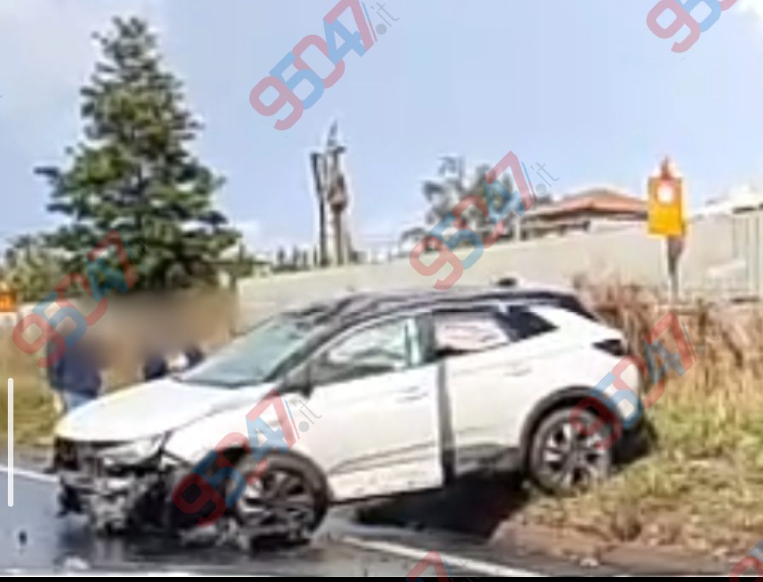 PATERNÒ – Grave incidente sulla SS121: auto si ribalta nei pressi dello svincolo “Palazzolo”