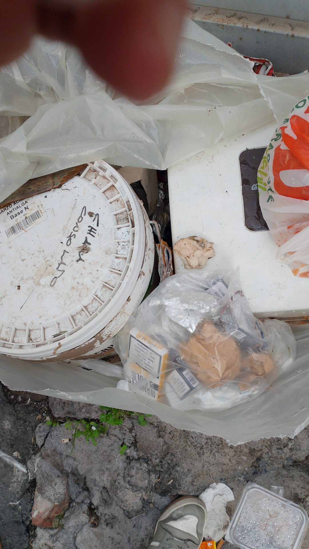 Paternò, via Santa Anna trasformata in una mini discarica: protestano i residenti