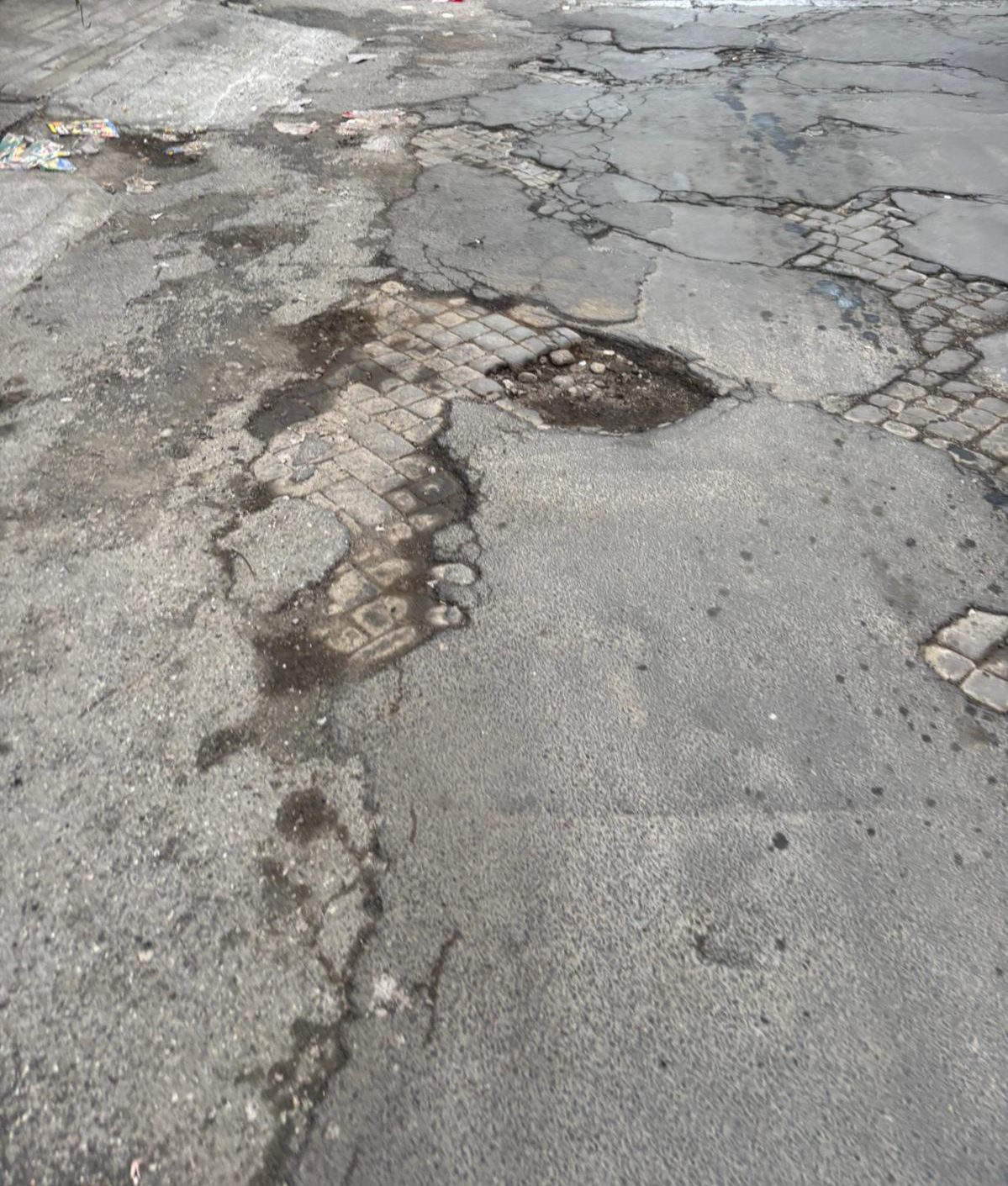 Paternò, segnalazione urgente: crepe e buche profonde in via Lepanto