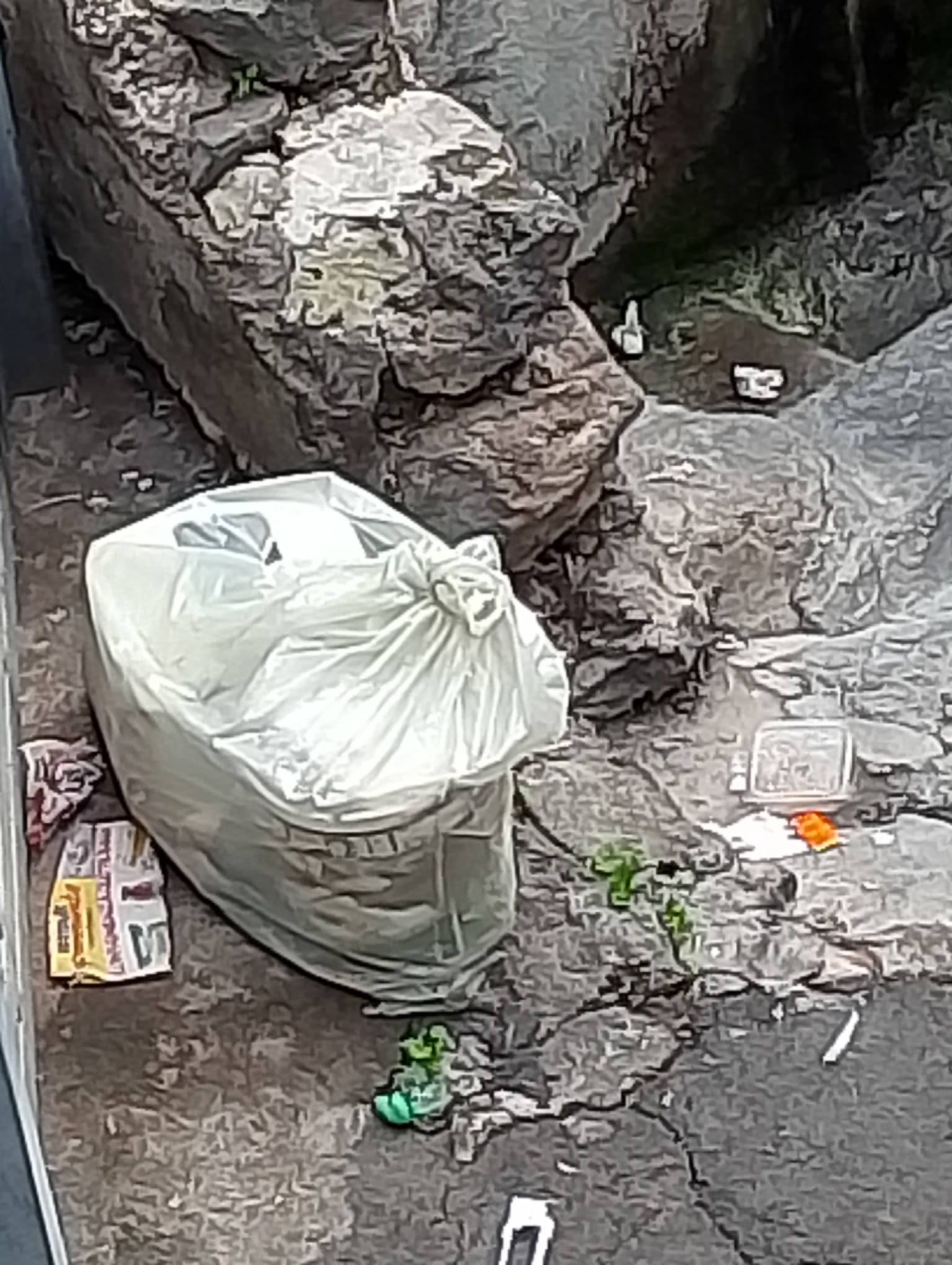 Paternò, via Santa Anna trasformata in una mini discarica: protestano i residenti