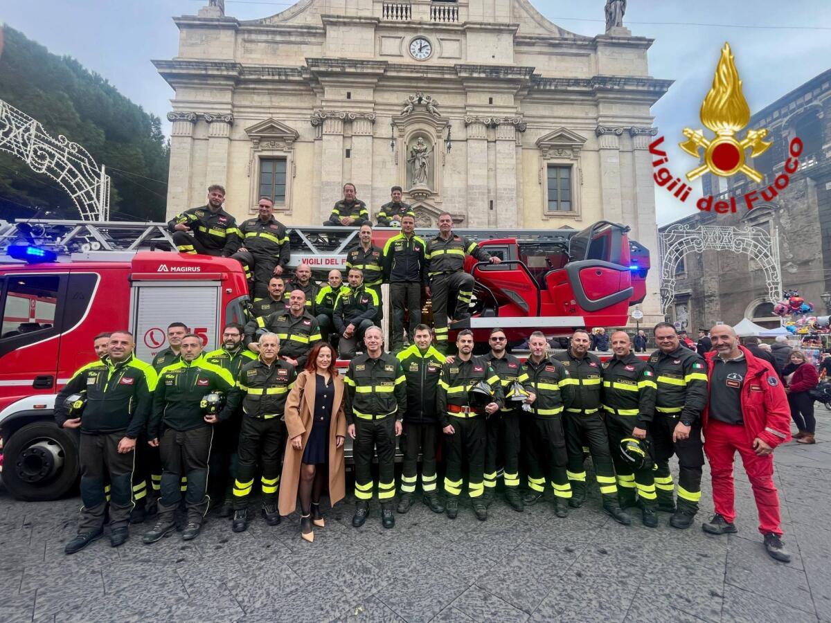 Santa Barbara 2025: emozionante omaggio dei Vigili del Fuoco a Paternò . Le foto - 