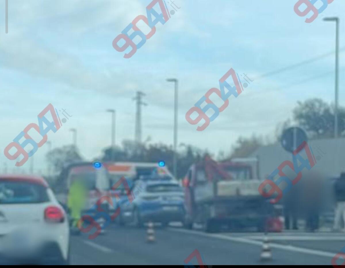 Incidente sulla Tangenziale di Catania: ambulanze sul posto, traffico paralizzato - 