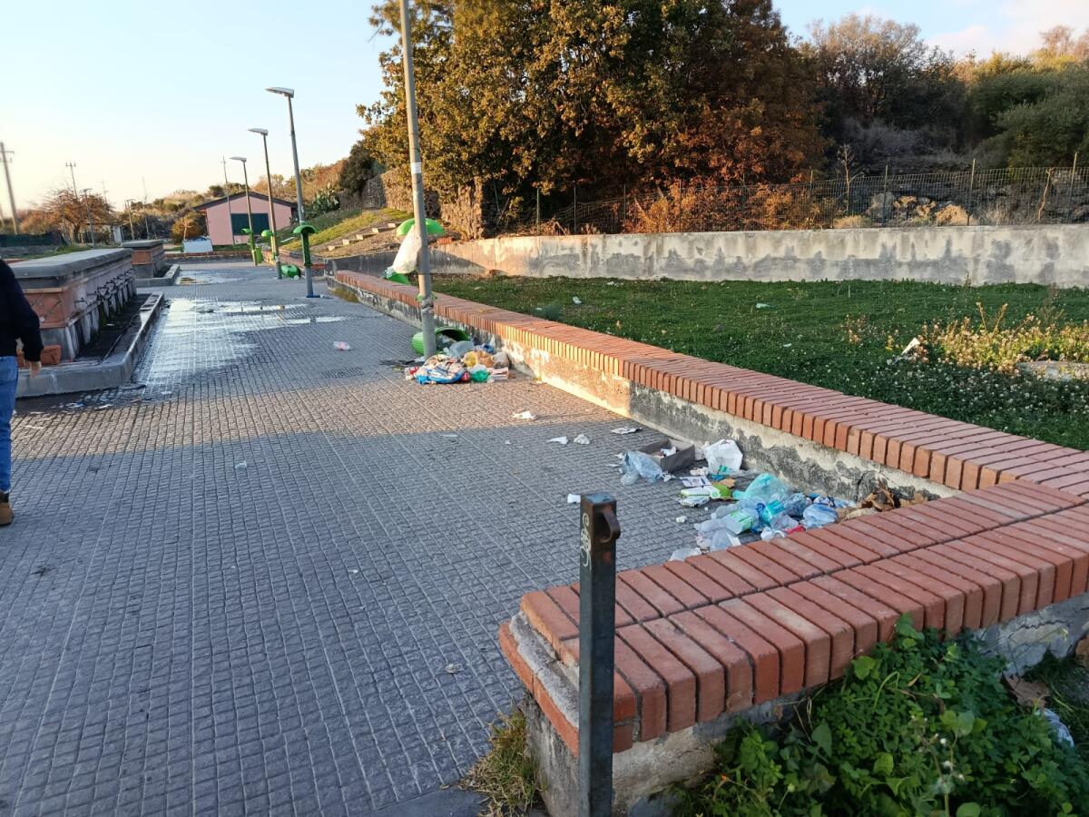 Segnalazioni dei lettori: degrado e rifiuti nell’area del Currone - 