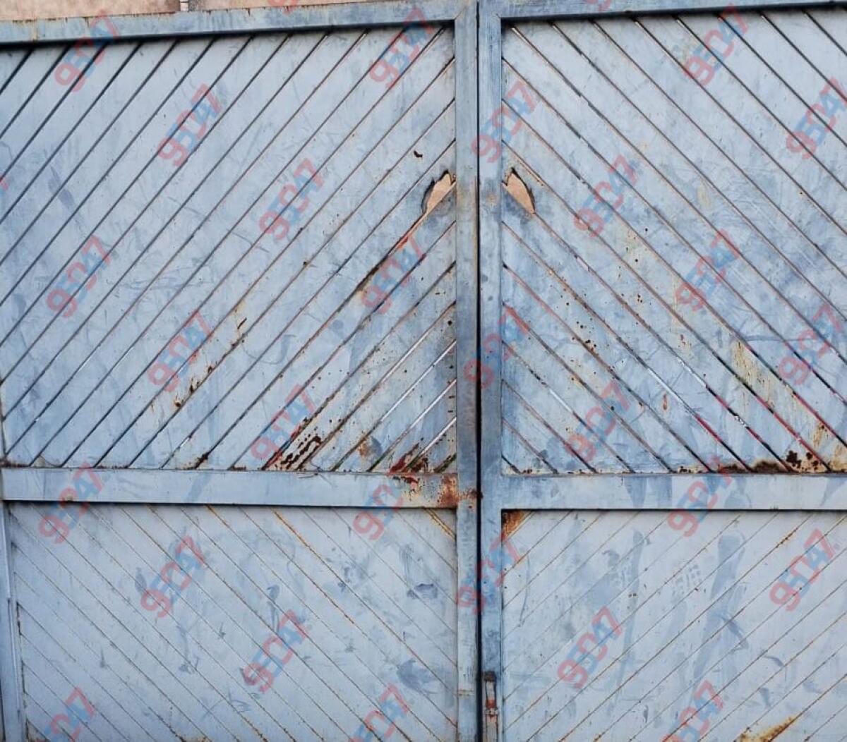 Cimitero di Paternò, cancelli chiusi senza avvisi: la protesta di un cittadino con gravi difficoltà di deambulazione - 