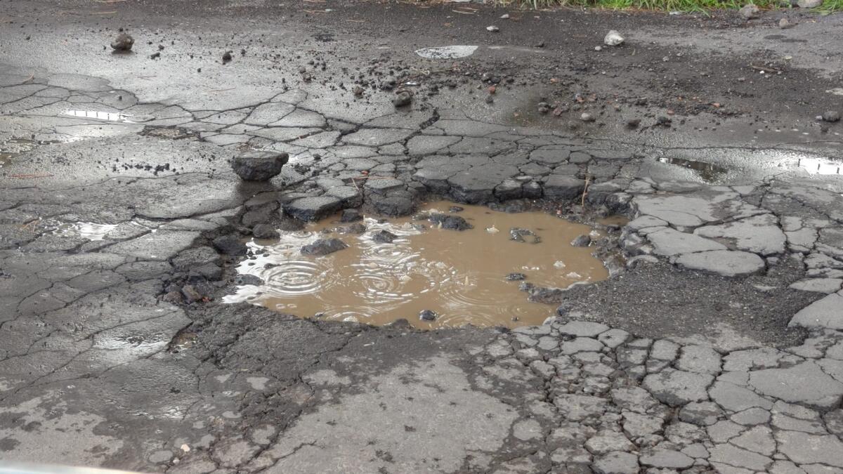Paternò, buche pericolose in Viale dei Platani: danni a gomme e sospensioni, situazione indecente - 