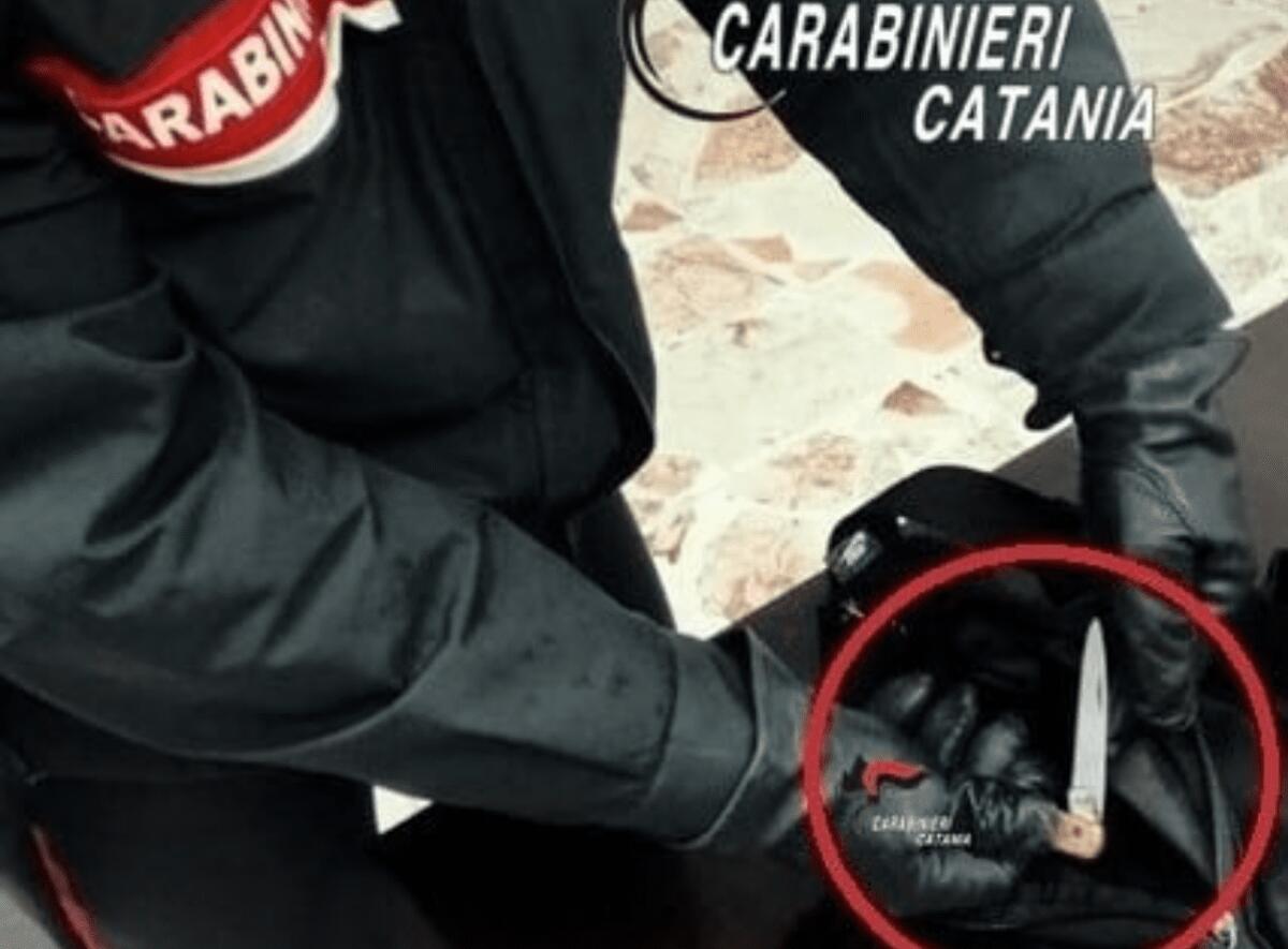 Paternò, in giro con un coltello a scatto: denunciato - 