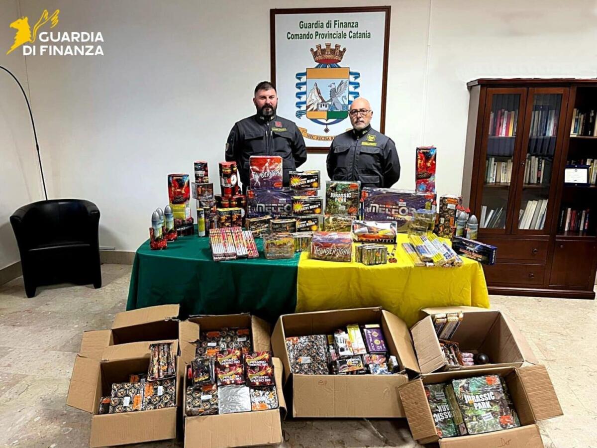 SEQUESTRATI FUOCHI D’ARTIFICIO ILLEGALMENTE DETENUTI PER LA VENDITA AL DETTAGLIO PRESSO UN  ESERCIZIO COMMERCIALE DI PATERNÒ. - 