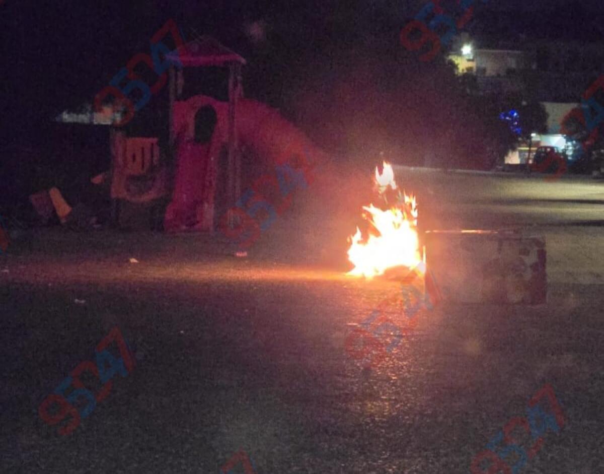 Paternò, rifiuti dati alle fiamme sotto il gioco del parco in via Don Rino Puglisi - 