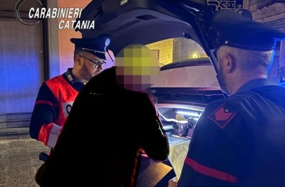 Paternò, incidente in piazza Santa Barbara: 65enne trovato ubriaco alla guida, denunciato e auto sequestrata - 