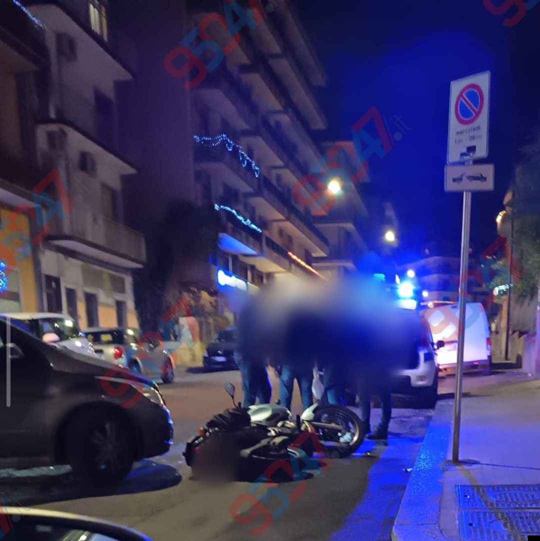 Grave incidente a Paternò: moto contro auto, due feriti