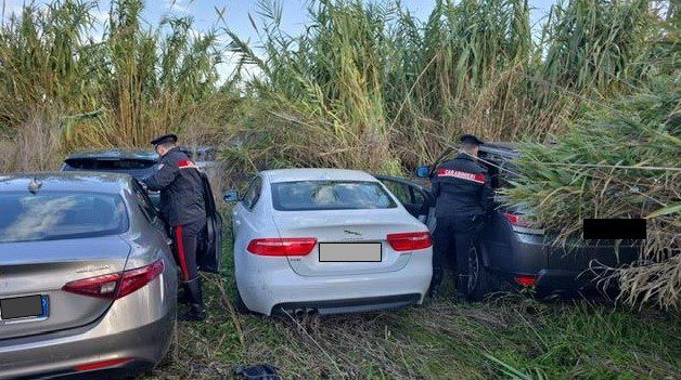 Cinque auto di lusso rubate scoperte nelle campagnr alle spalle del cimitero di Catania