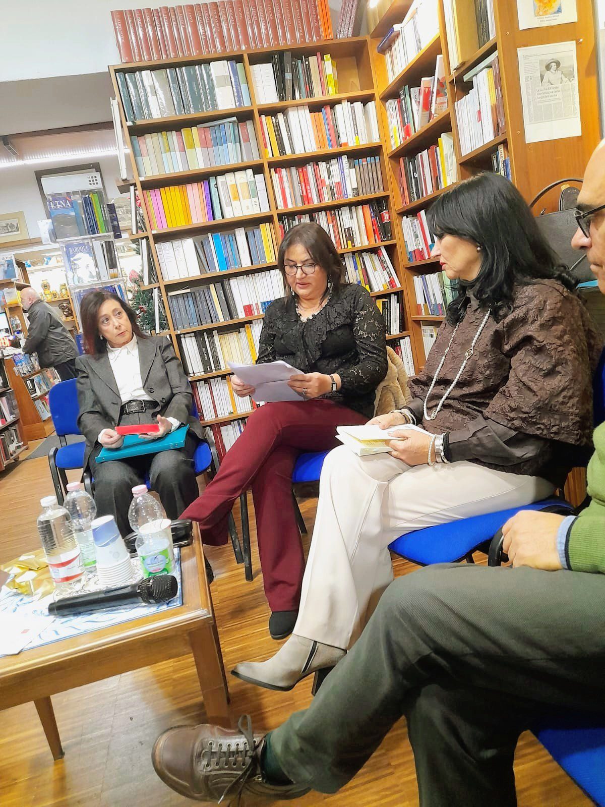 "Versi in Volo”: lacrime, sorrisi e riflessioni tra le pagine di Norma Viscusi