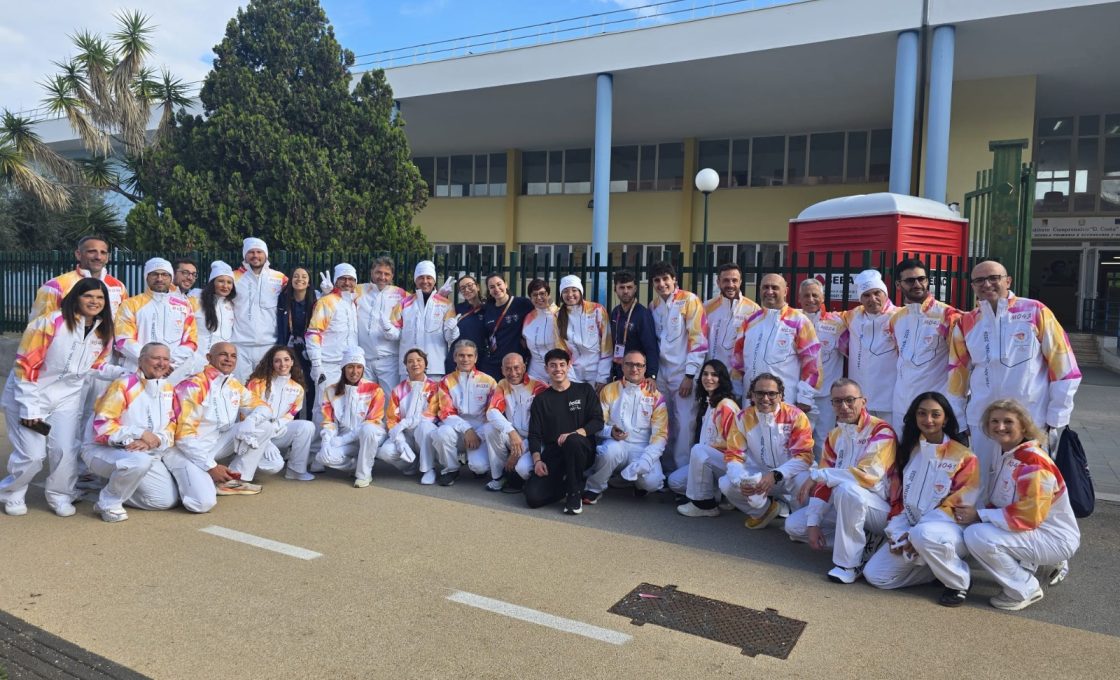 Fiaccola Olimpica verso Milano–Cortina 2026: il Paternese Carmelo Mirinnino tra i tedofori della tappa catanese