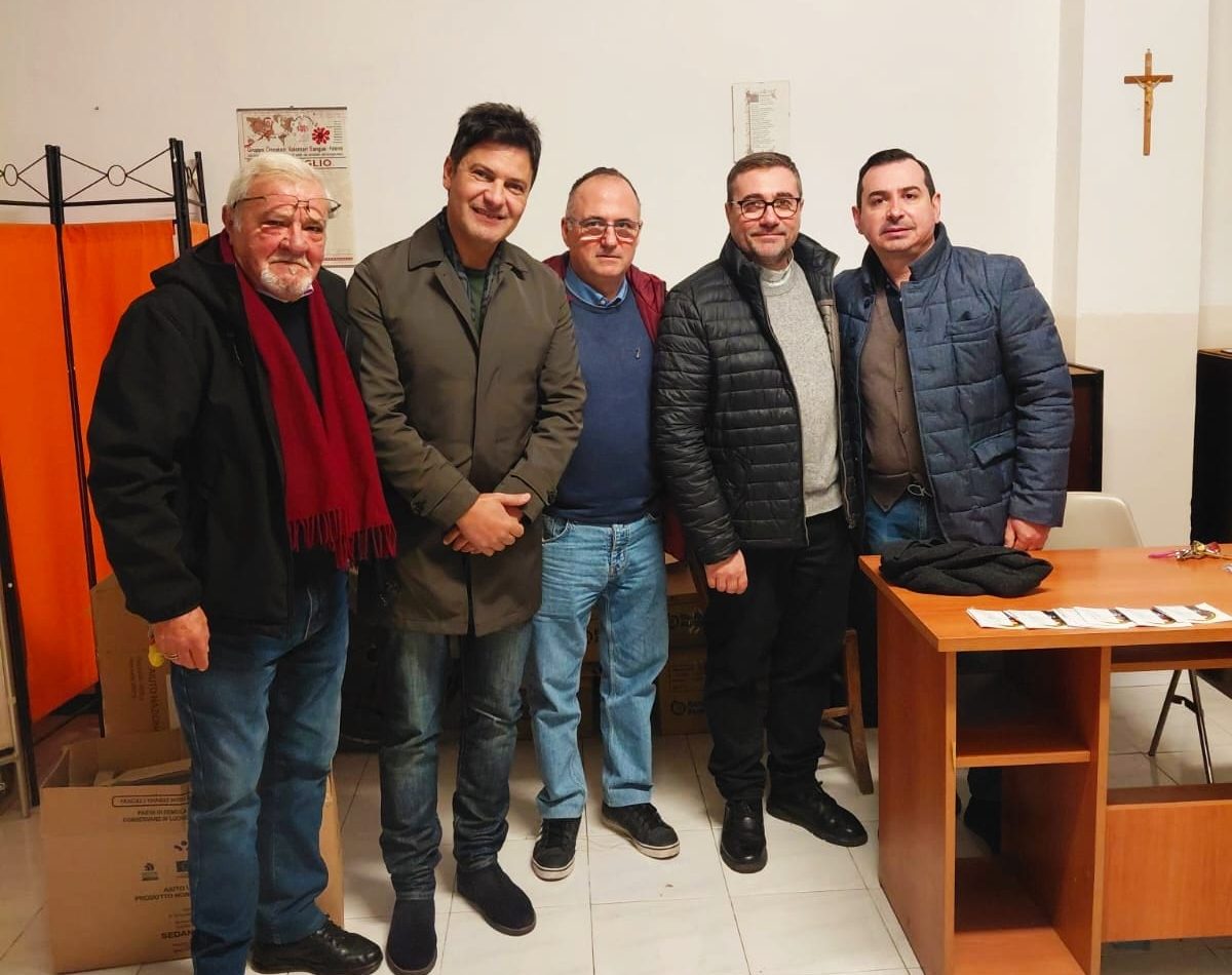 Paternò, un gesto di solidarietà nel segno del Natale: donati buoni alimentari alle famiglie in difficoltà