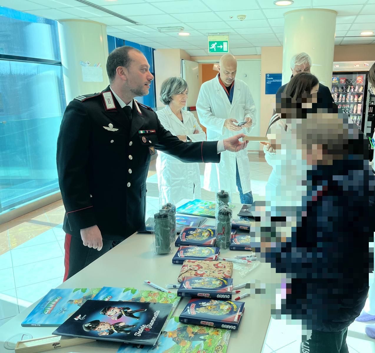 Catania, il Natale dei Carabinieri: doni e sorrisi ai bambini ricoverati