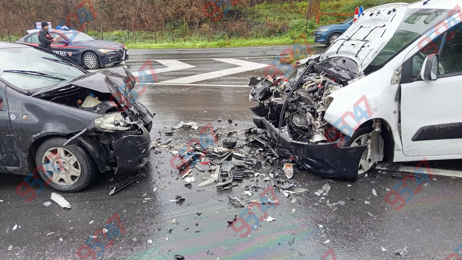 Paura a Randazzo: auto si scontrano frontalmente sulla SS120, due feriti