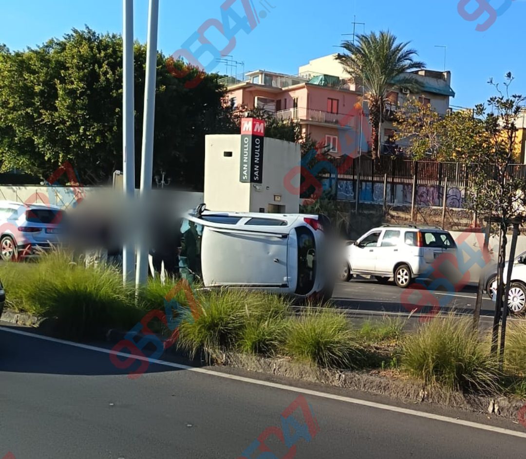 Incidente sulla circonvallazione di Catania: auto si ribalta nei pressi della metro San Nullo. Traffico in tilt