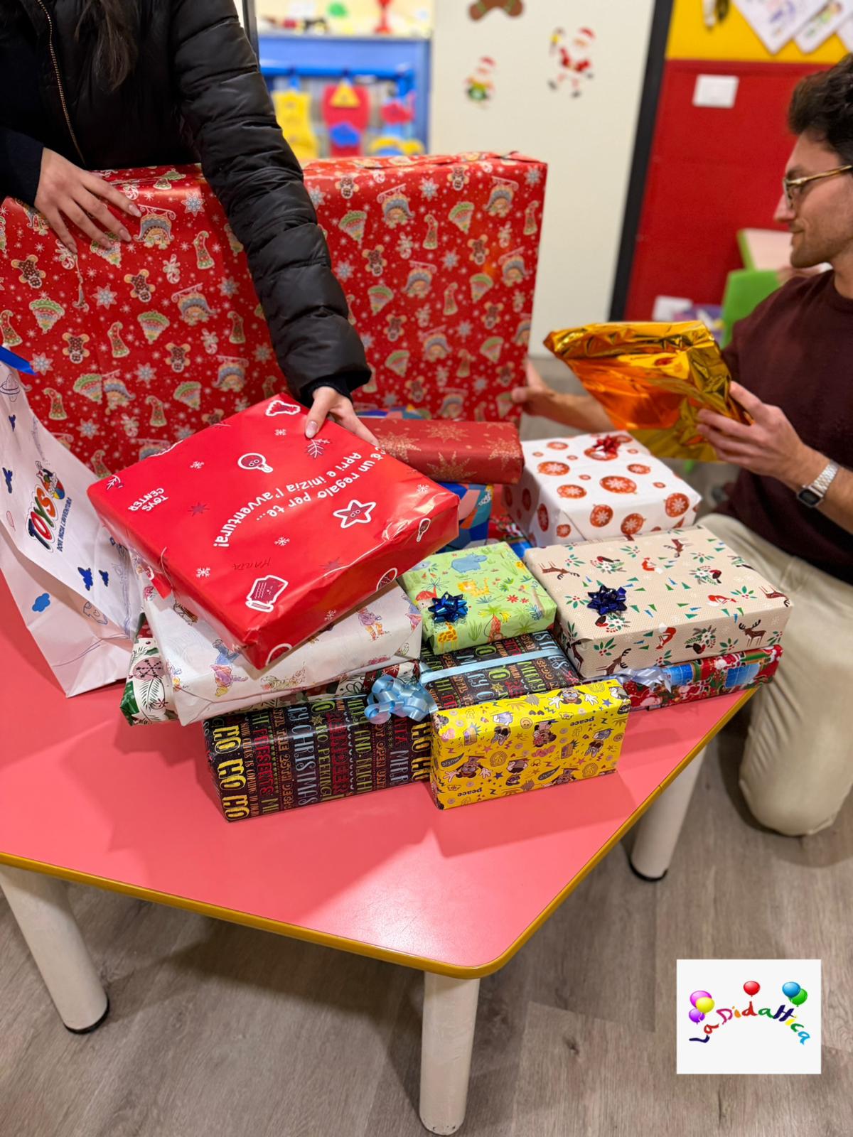 Paternò, gesto di cuore dei bimbi de “La Didattica”, donati giochi alla Caritas