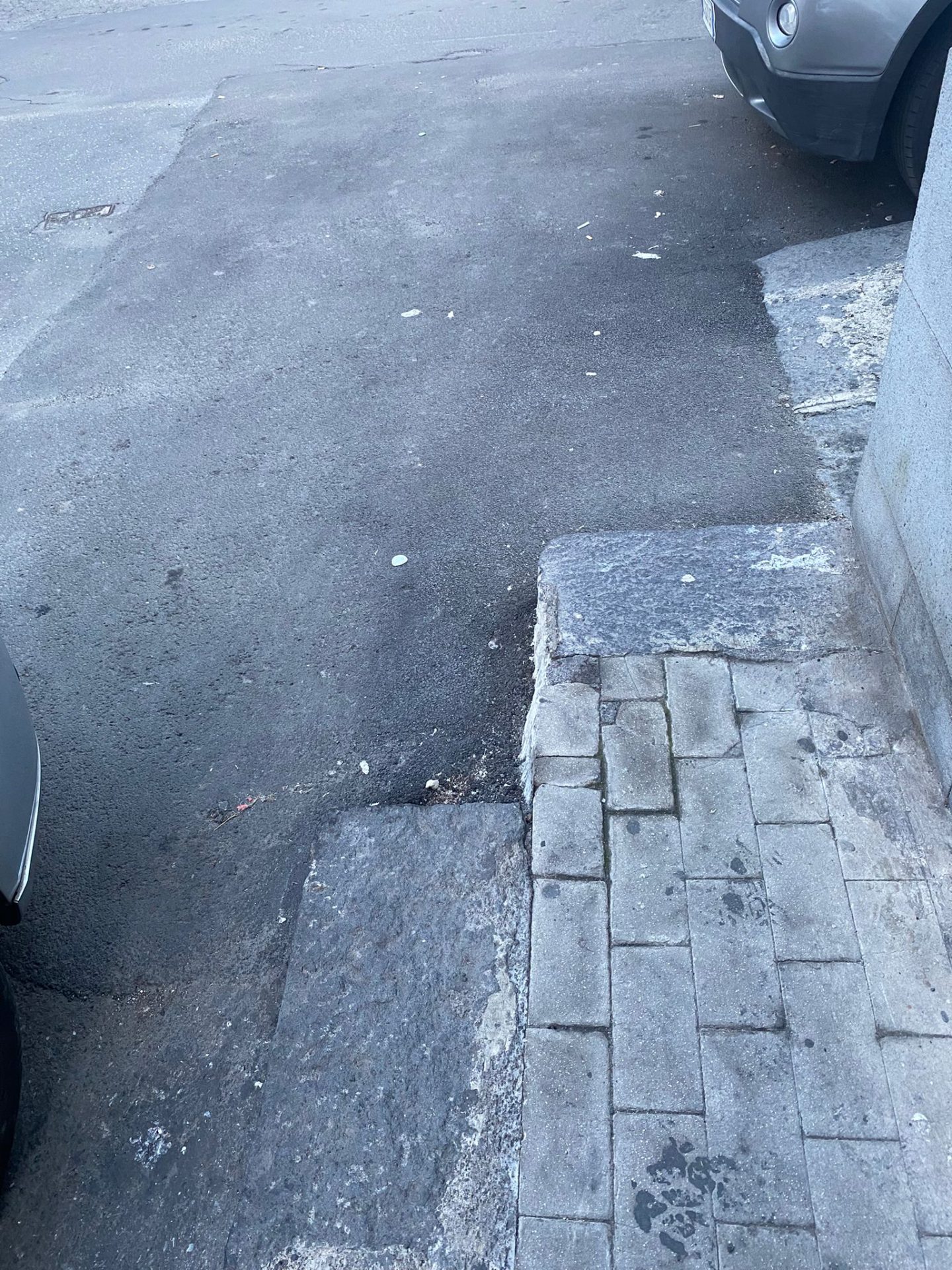 Paternò, buche sempre più pericolose: nuove segnalazioni e foto da diverse zone della città