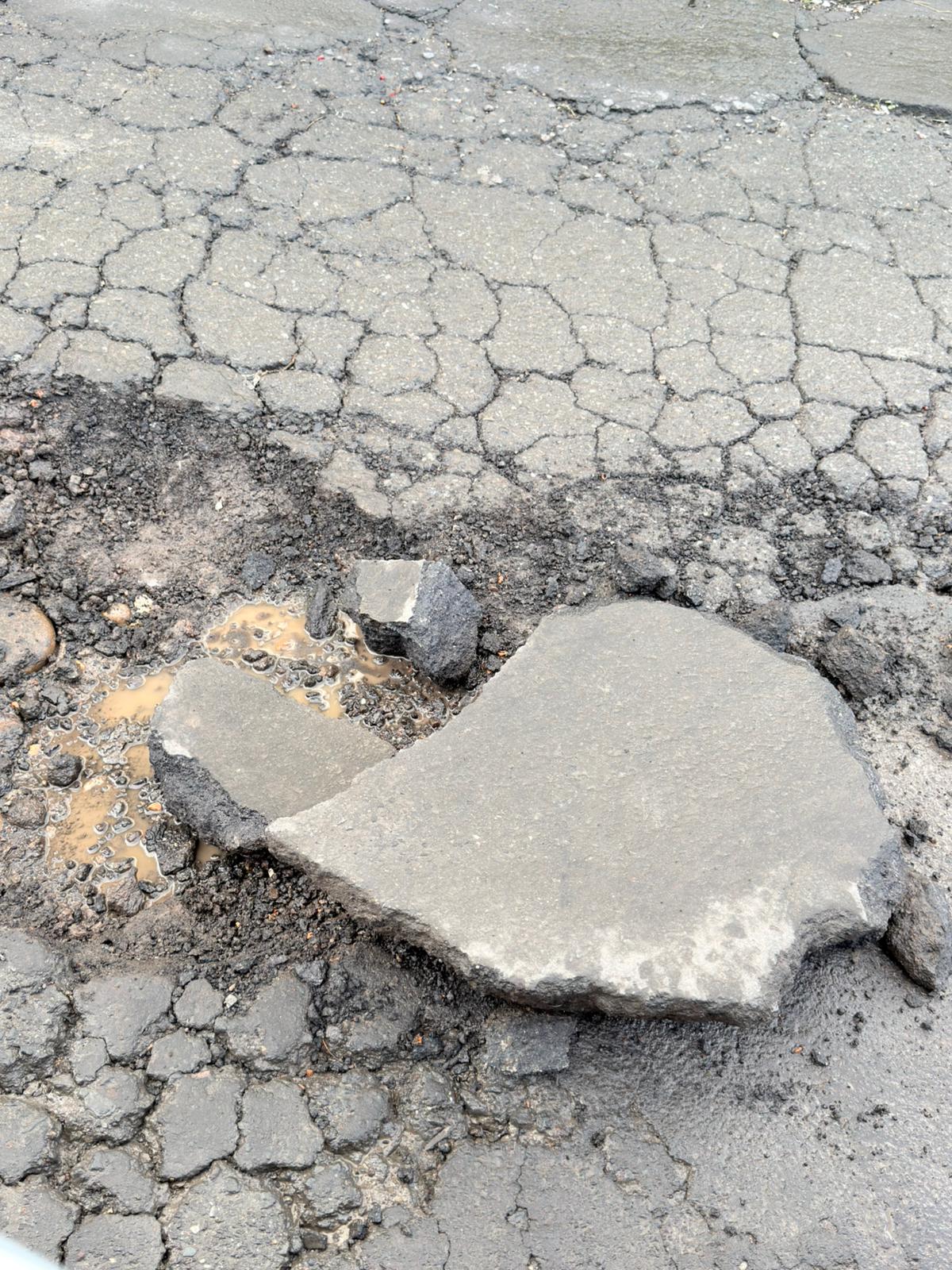 Paternò–Belpasso, "Salita delle tre case” : dopo mesi la situazione peggiora. Con la pioggia salta il manto stradale