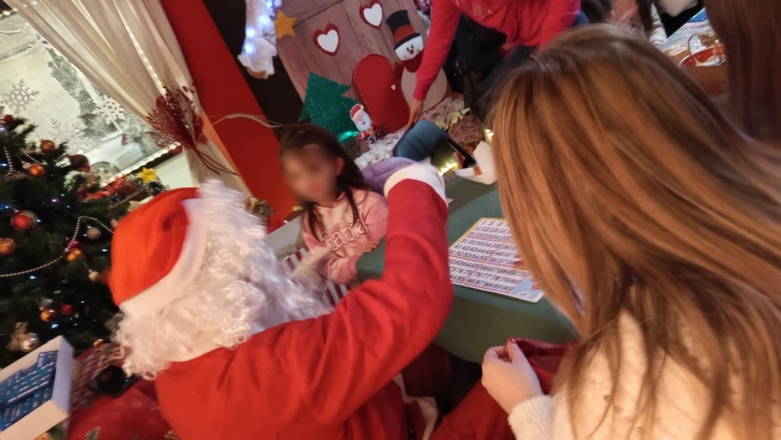 Paternò, grande successo per la seconda edizione della Casa di Babbo Natale dell’Associazione Enosis
