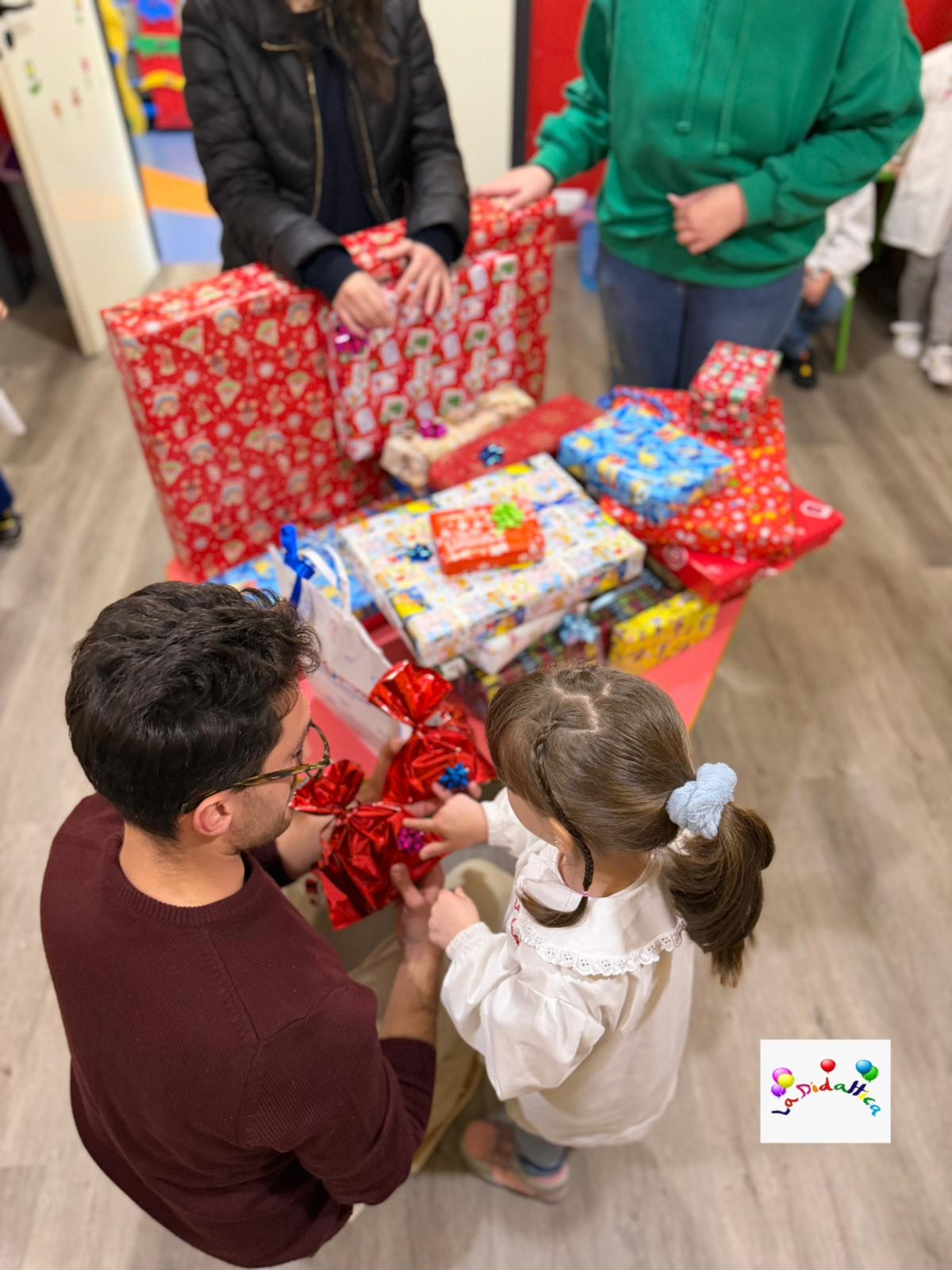 Paternò, gesto di cuore dei bimbi de “La Didattica”, donati giochi alla Caritas