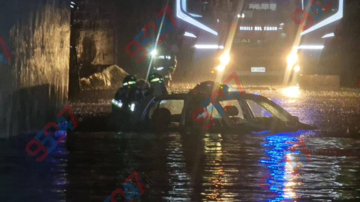 Motta Sant’Anastasia, due anziani bloccati nel sottopassaggio: il consigliere Nicosia e un poliziotto fuori servizio salvano la coppia - 