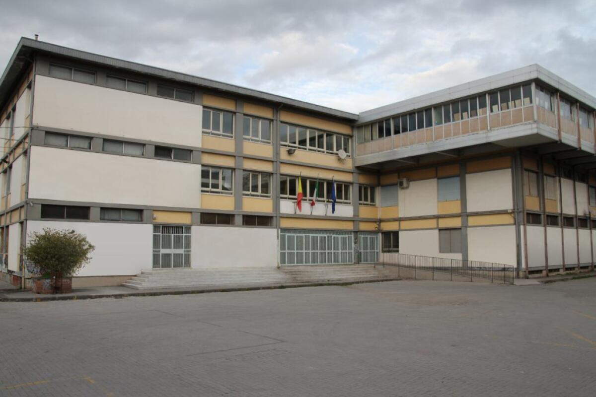 Paternò, termosifoni spenti alla Virgilio: protestano i genitori. La scuola: “Ripristino previsto dalla prossima settimana” - 