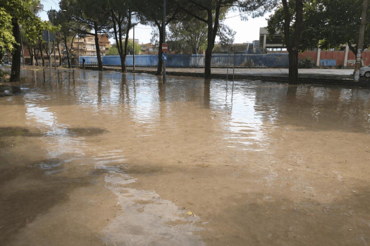 Maltempo a Paternò, strade chiuse per allagamenti: stop al traffico in contrada Scalilli e via Fonte Maimonide - 