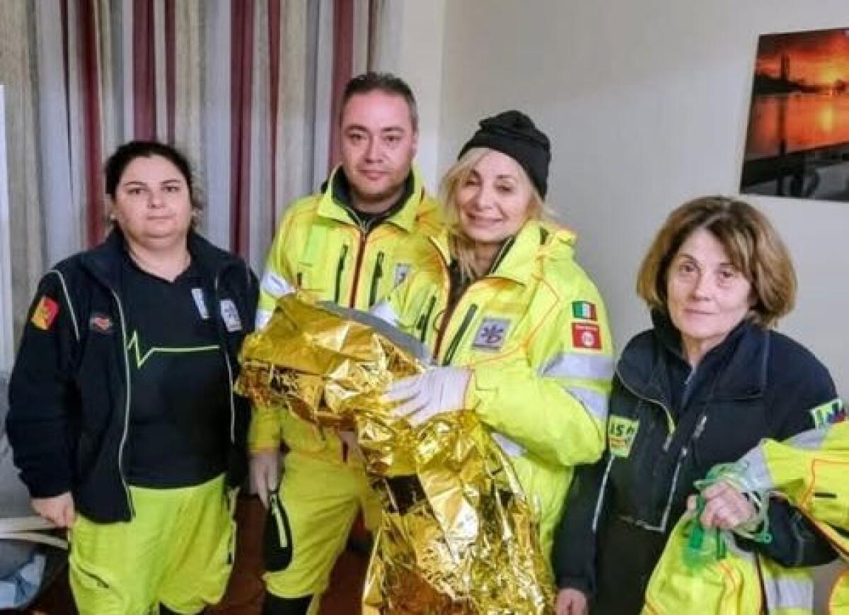 Parto in casa nel Messinese: intervento del 118, mamma e neonata stanno bene - 