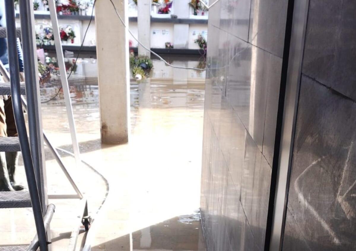 Cimitero di Paternò, nuovi loculi allagati dopo la pioggia: la segnalazione dei cittadini - 