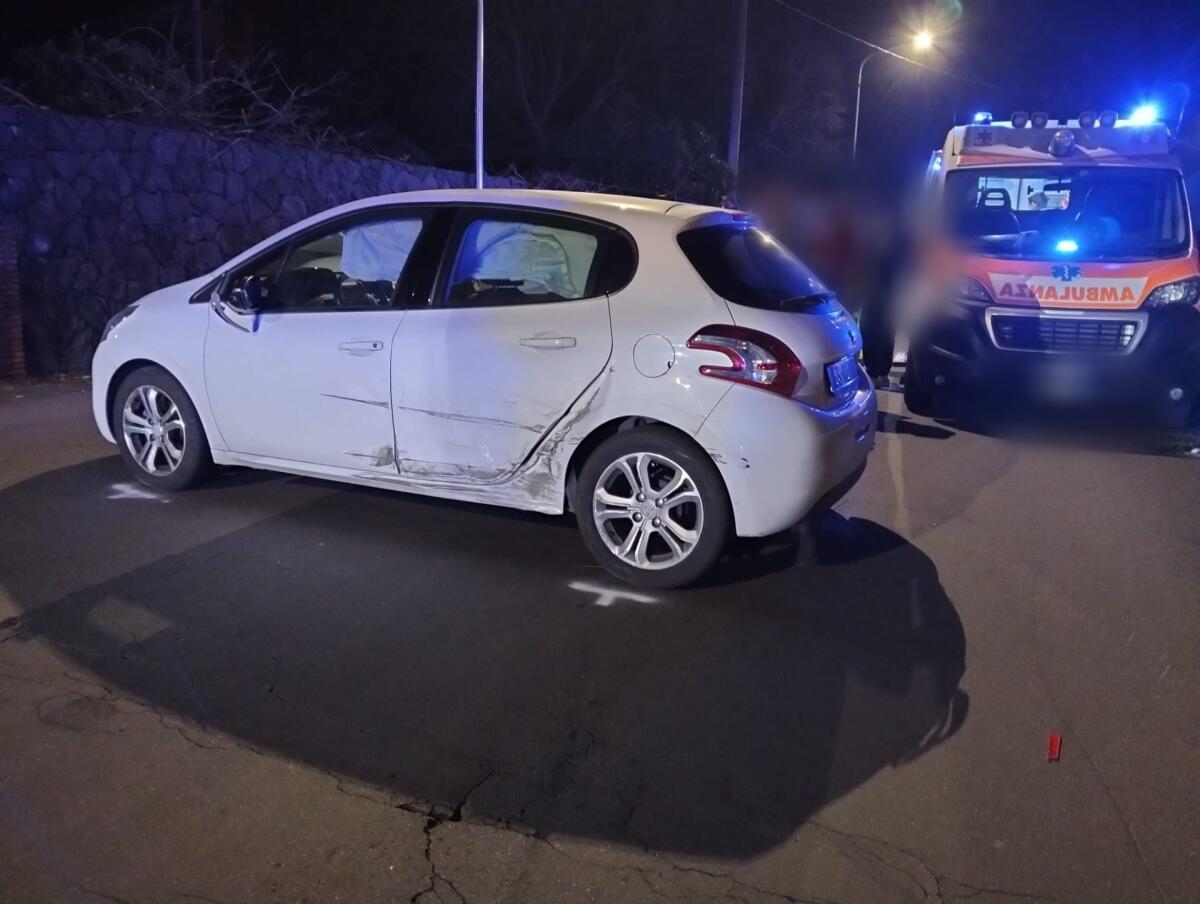 Maxi incidente ad Aci Sant’Antonio: quattro auto coinvolte e due feriti - 