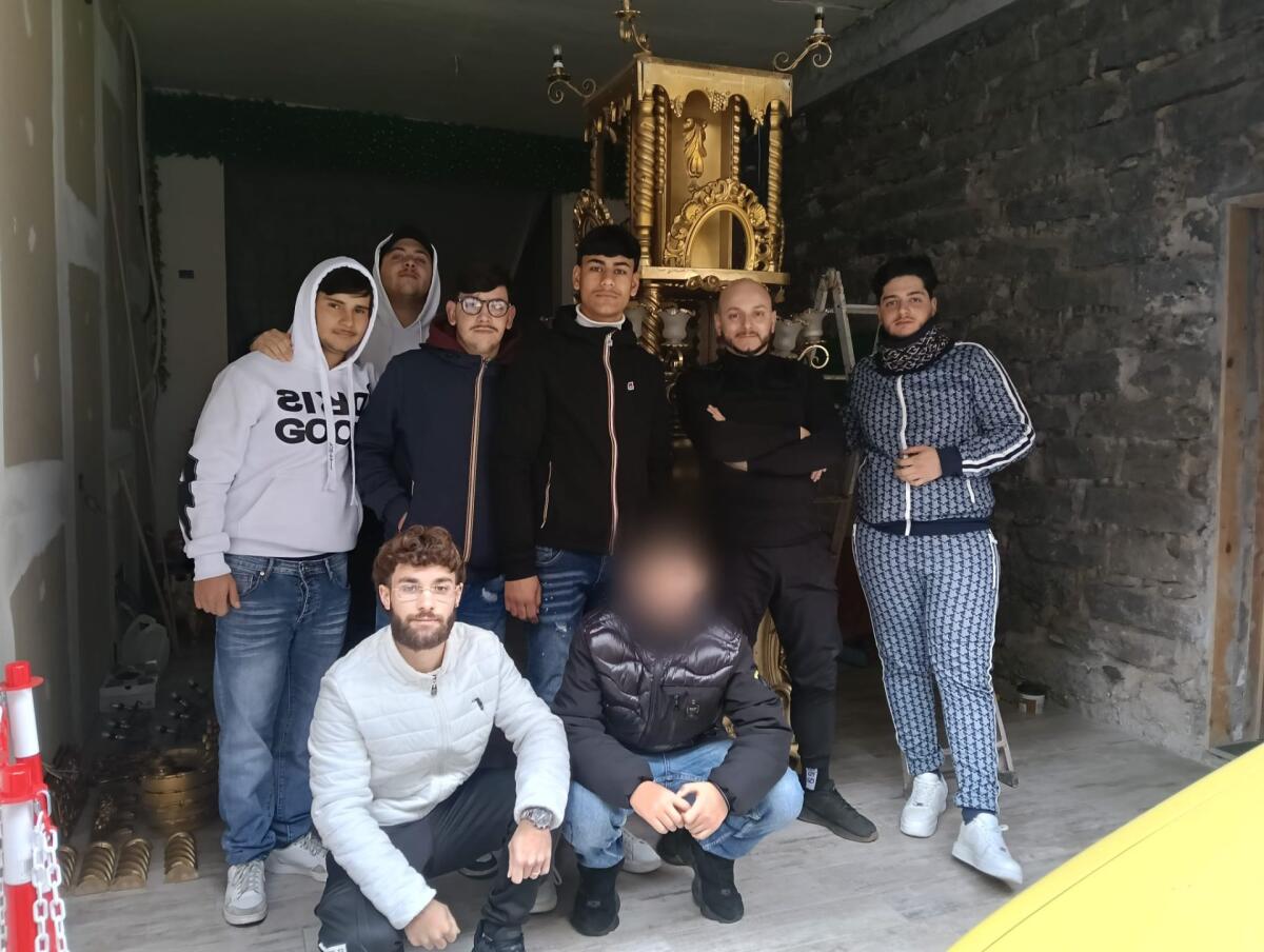 Paternò, varetta trasferita per il restauro: i giovani devoti scrivono alla redazione e chiariscono il loro gesto di fede - 