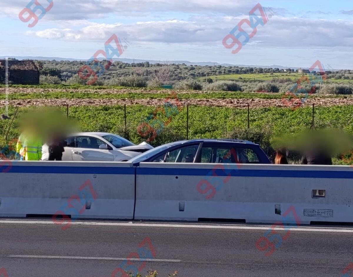 GRAVE INCIDENTE SULLA SS121, SCONTRO TRA DUE AUTO. FERITI - 