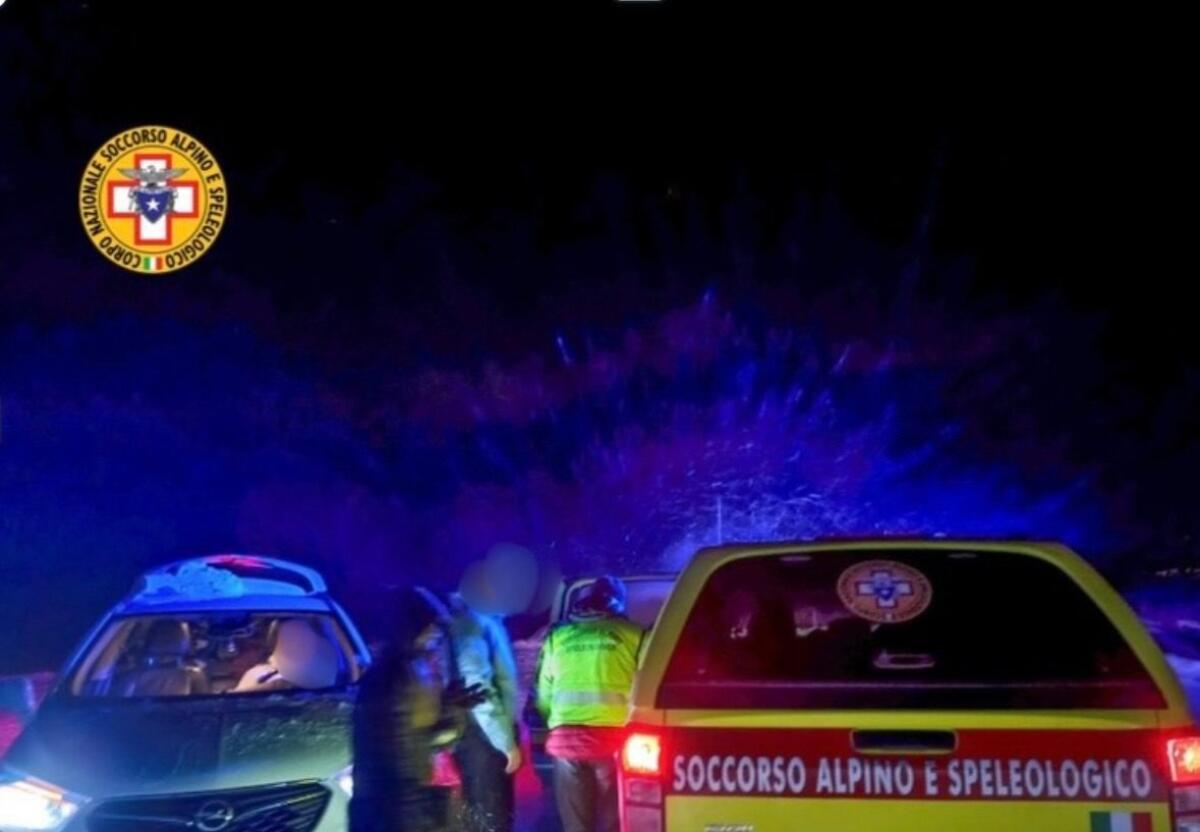 Intervento del Soccorso Alpino sotto una tormenta di neve a Piano Provenzana: salvate due famiglie con bambini e un neonato - 