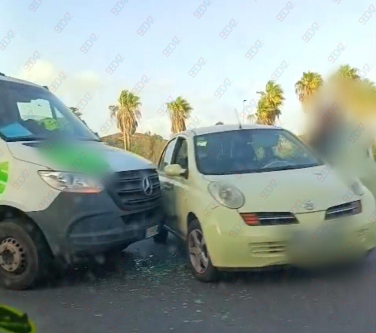 Incidente stradale a Catania : scontro tra auto e furgone in via Felice Fontana - 