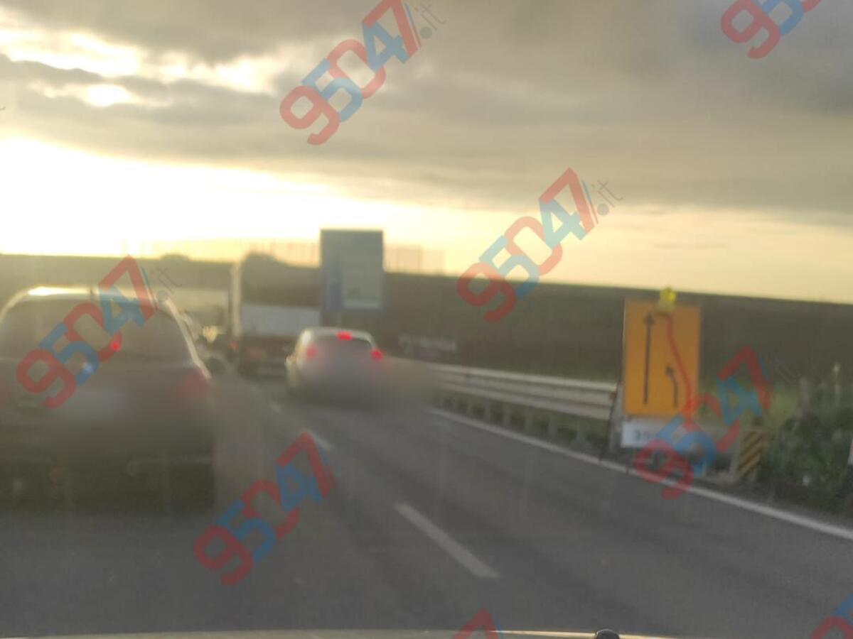 Lunghe code questa mattina sulla superstrada 121 in direzione Catania - 